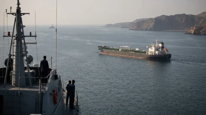 Reabrieron el paso por el Estrecho de Ormuz tras un cese temporal entre Irán, Estados Unidos e Israel