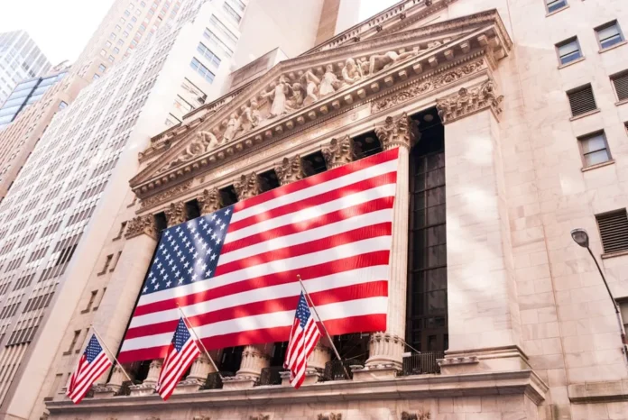 Wall Street se apoya en recompras récord y mejores ganancias pese a la tensión global