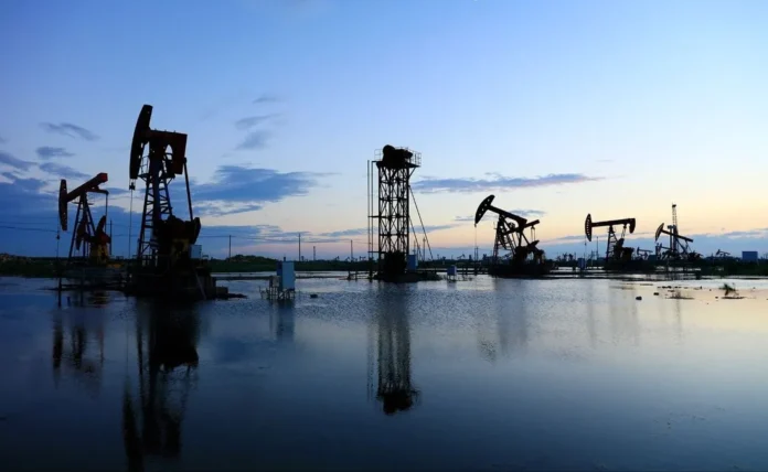 El petróleo superó los US$100 y escala la tensión global por el bloqueo de Ormuz