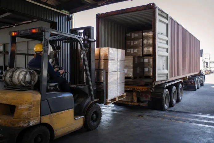 Sturzenegger eliminó las habilitaciones municipales para exportar desde depósitos fiscales