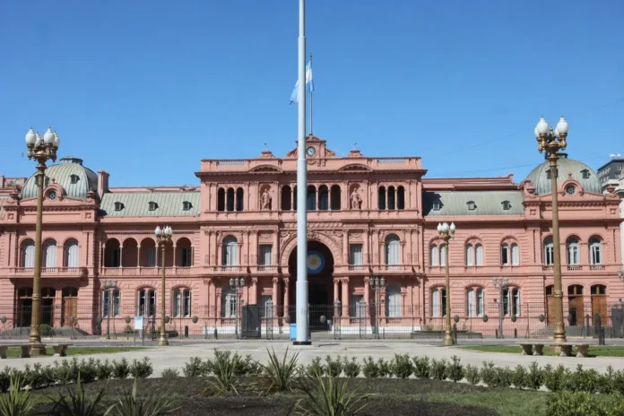 El Gobierno reglamentó la reforma laboral con cambios en recibos, sindicatos y blanqueo