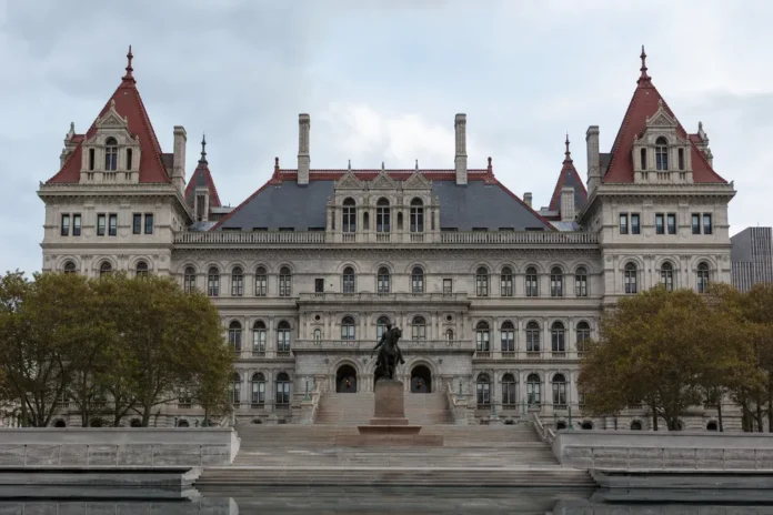 Nueva York aprobó una moratoria de un año a nuevos grandes centros de datos
